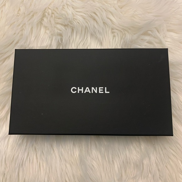 With tags ✨Chanel caviar timeless wallet on chain - Picture 3 of 16